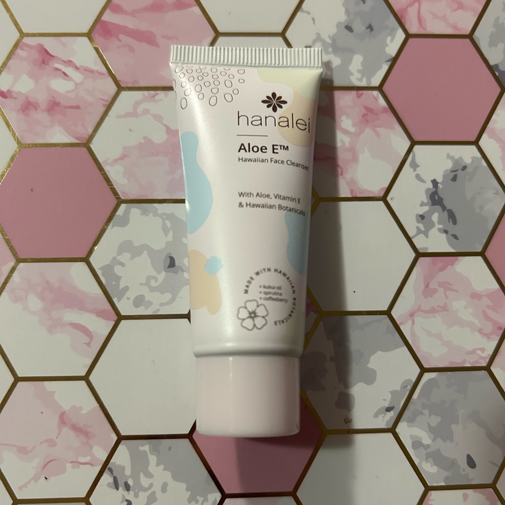 2/$15 HANALEI COMPANY Aloe E Face Cleanser